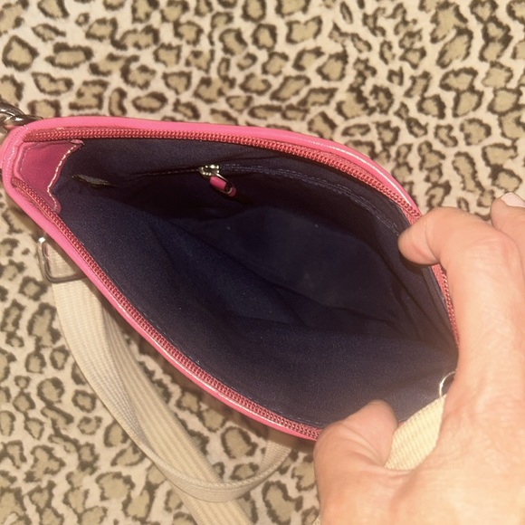 Coach patent leather crossbody pink with fabric strap - Picture 4 of 6